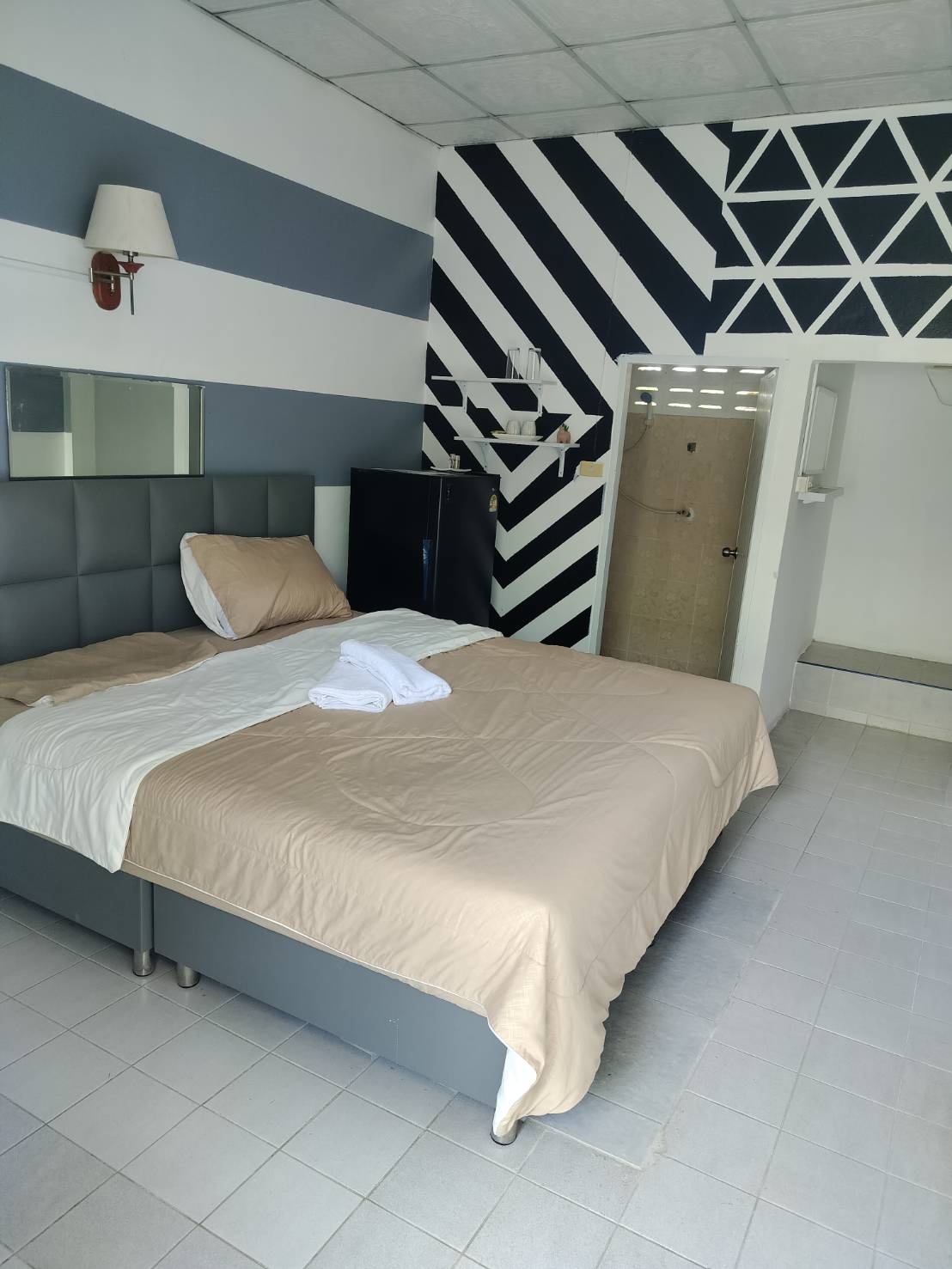 Double room with striped feature wall